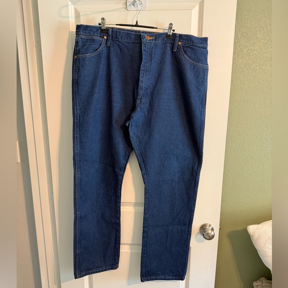 Wrangler Relaxed Fit Dark Blue Jeans
